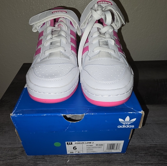 Adidas Tennis Shoes - Picture 1 of 4